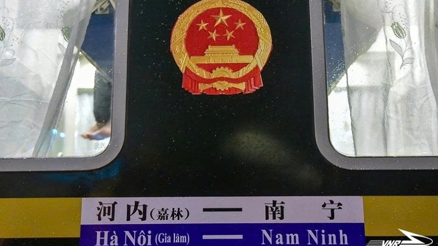 Nearly 4,000 passengers travel on Vietnam-China rail service